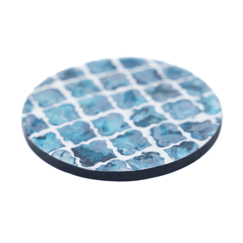 Alvéoles de Saphir - Boxed set of 6 coasters all mother-of-pearl, blue honeycomb pattern – view 3 – Handcrafted product, handmade · Kuênia