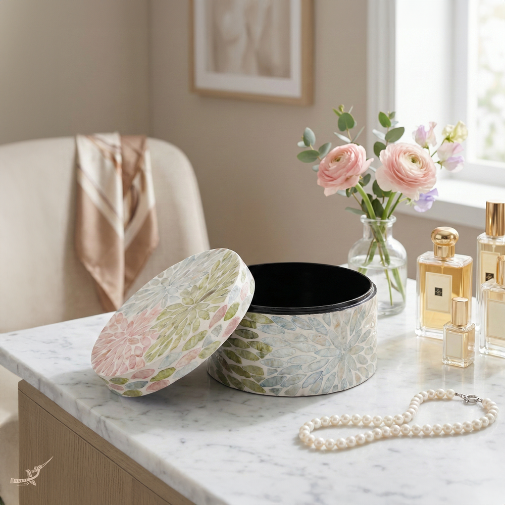 Le Jardin Secret - Round decorative box in mother-of-pearl, pastel floral pattern – Handcrafted product, handmade · Kuênia