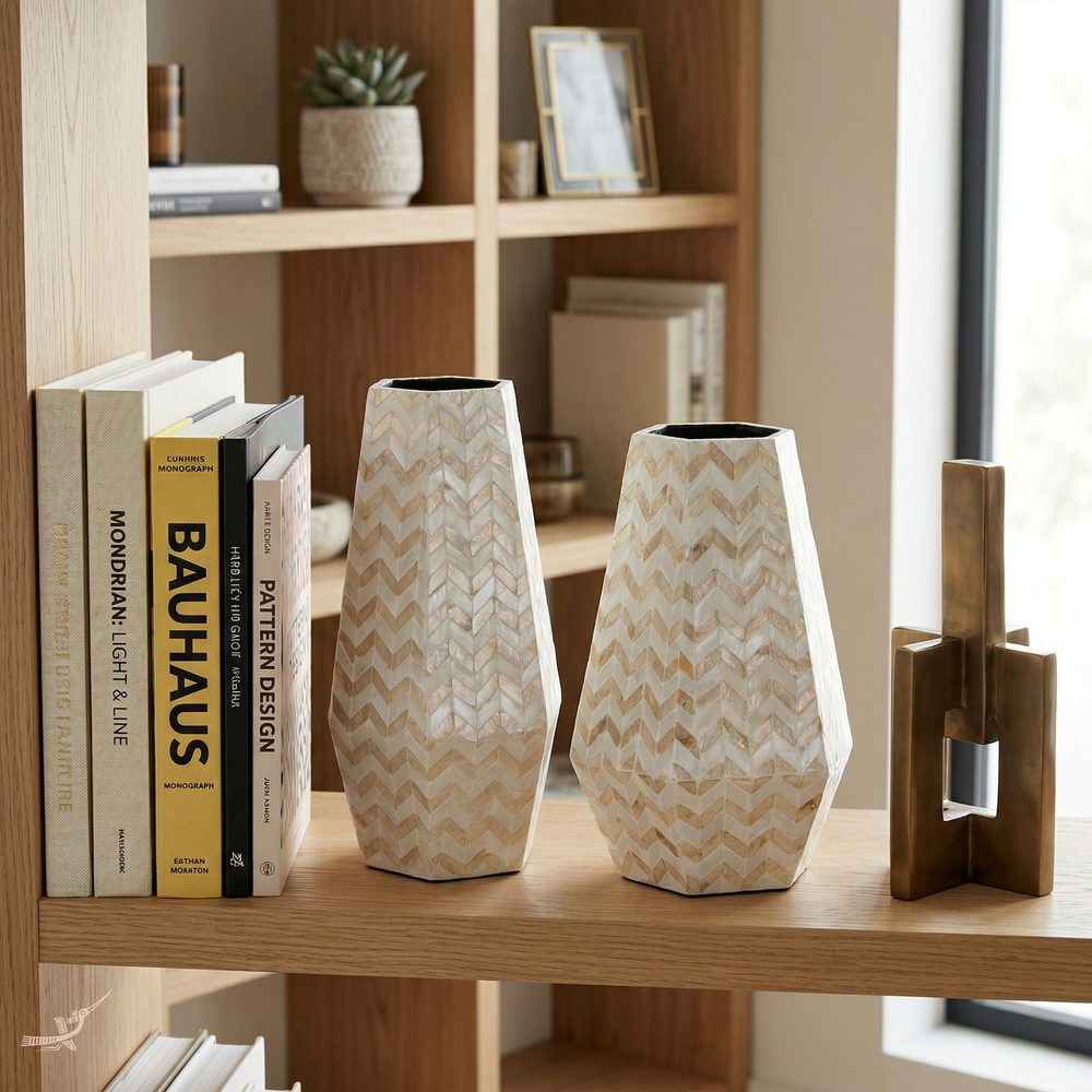 Prismatic vases in mother-of-pearl marquetry, golden chevron pattern – detail view (Prisma Alto & Largo) – Handcrafted product, handmade · Kuênia