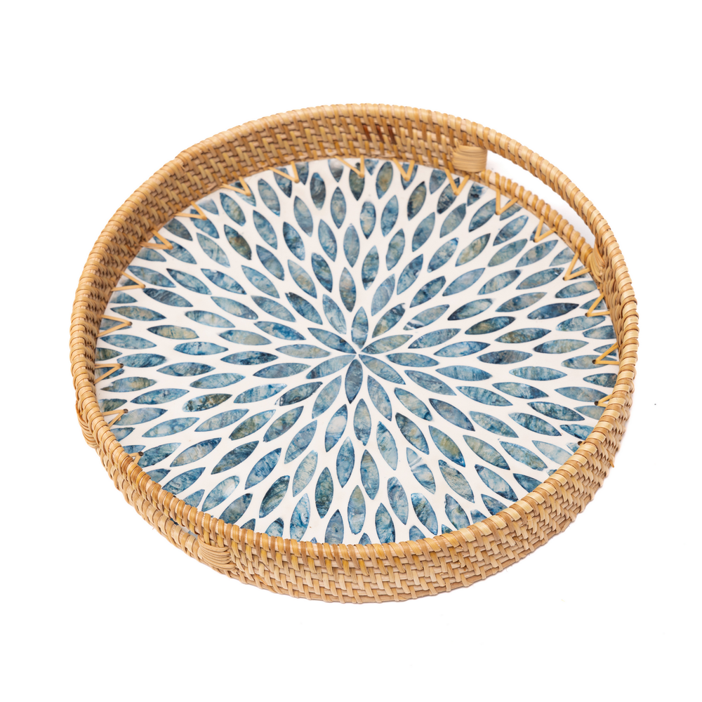Mandalia - Round tray in handmade rattan and mother-of-pearl, blue mandala pattern – Handcrafted product, handmade · Kuênia