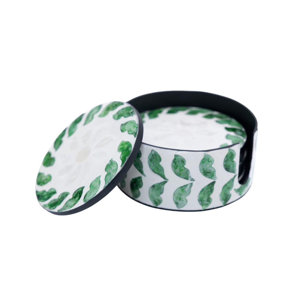 Tourbillons d'Émeraude - Coffret de 6 sous-verres tout nacre, motif végétal tourbillonnant sur fond transparent – Produit artisanal fait à la main · Kuênia