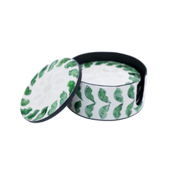 Tourbillons d'Émeraude - Coffret de 6 sous-verres tout nacre, motif végétal tourbillonnant sur fond transparent – Produit artisanal fait à la main · Kuênia