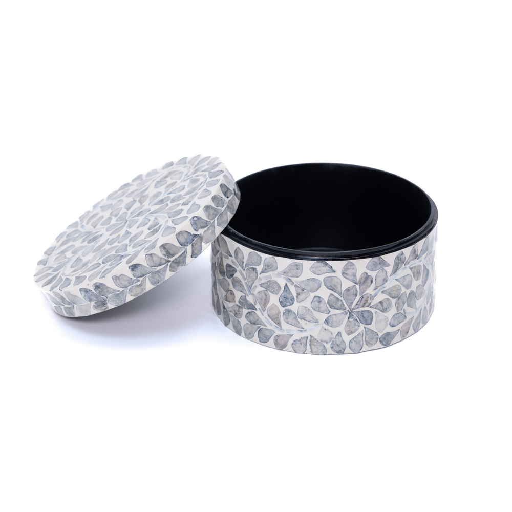 L'Écrin du Temps – Round decorative box in mother-of-pearl, timeless floral pattern – Handcrafted product, handmade · Kuênia