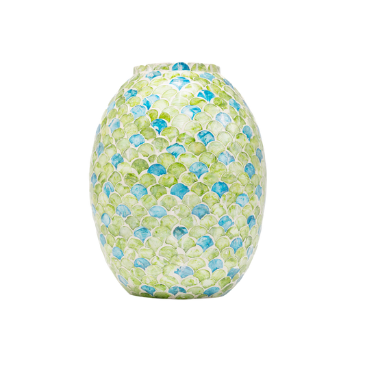 Sirena - Vase galbé en marqueterie de nacre, motif écailles vertes et bleues sur fond transparent – Produit artisanal fait à la main · Kuênia